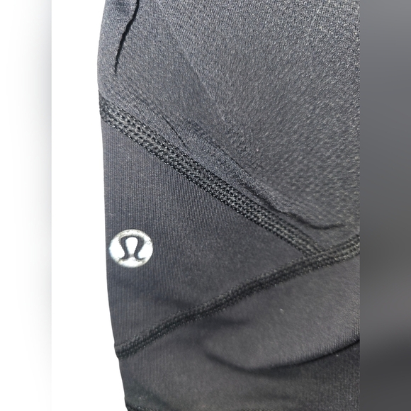 Lululemon Black Leggings with Mesh panels on  legs, Size 6 - Picture 4 of 7